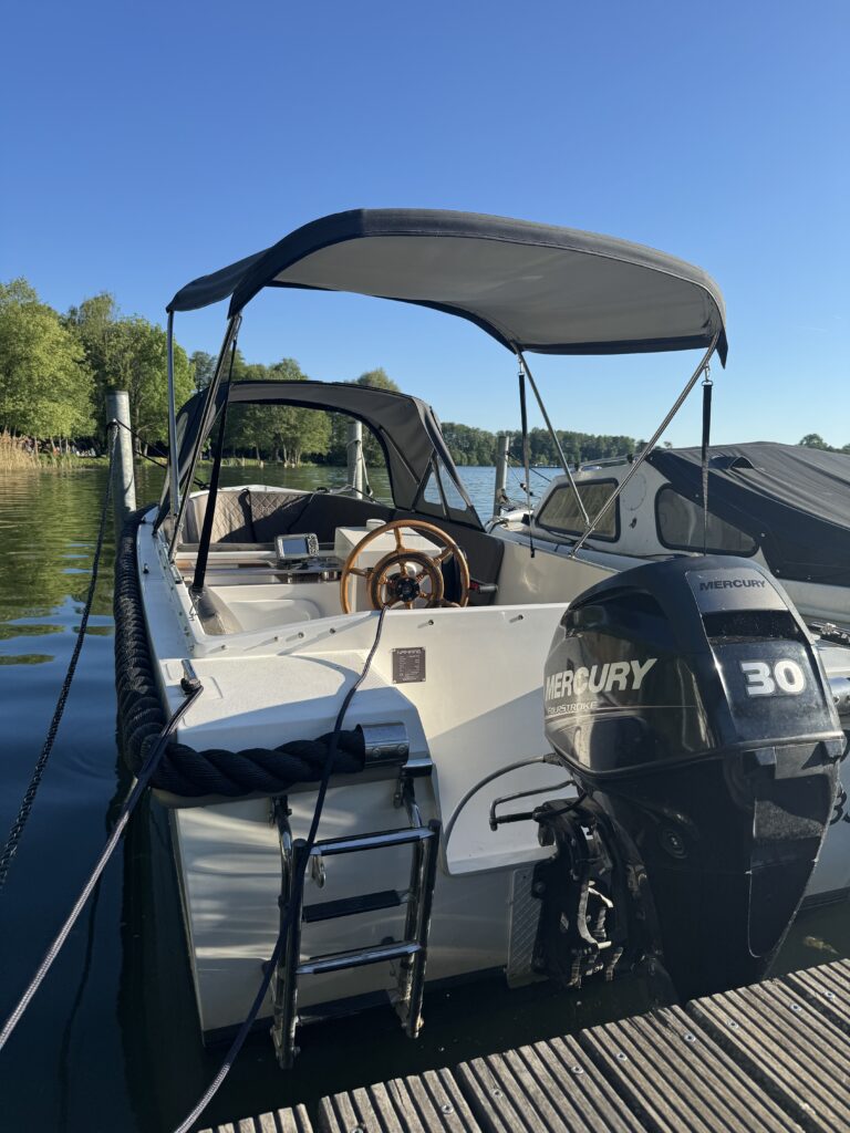 Motorboot mieten bei Sonne 3000